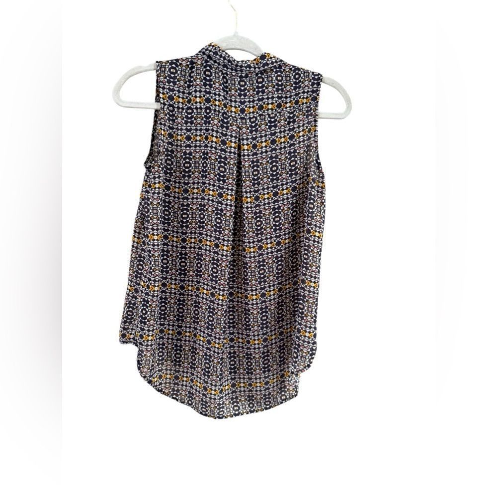H&M H&M size for sleeveless button-down blouse Size S / US 4 / IT 40 - 3 Thumbnail