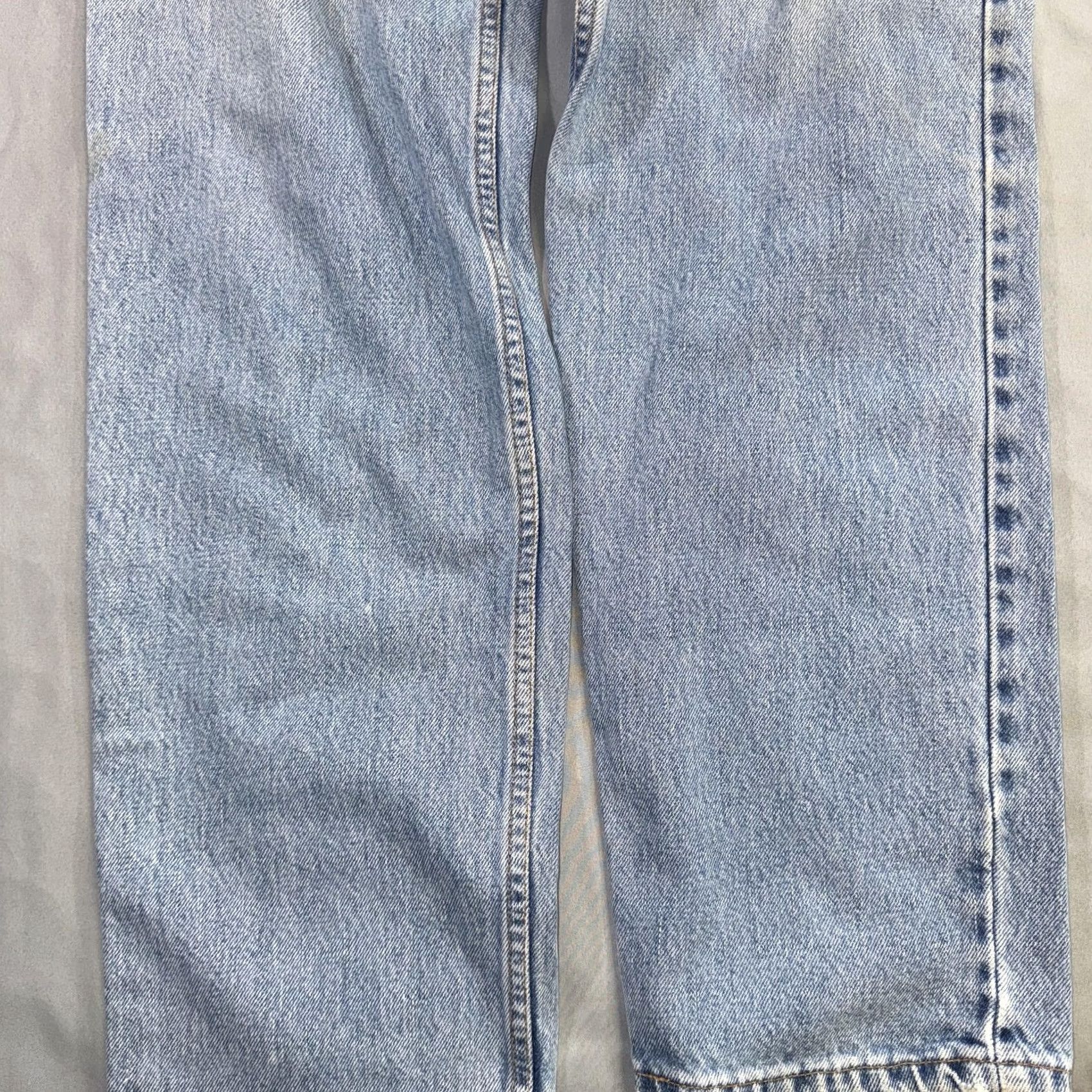 Levi's VINTAGE Levi's Jeans 550 Mens 34x36 Light Wash Relaxed Fit Tapered Denim 90s Pants Mens Jeans Blue 550 Relaxed Fit Tapered Leg W34 L36 Size US 34 / EU 50 - 4 Thumbnail