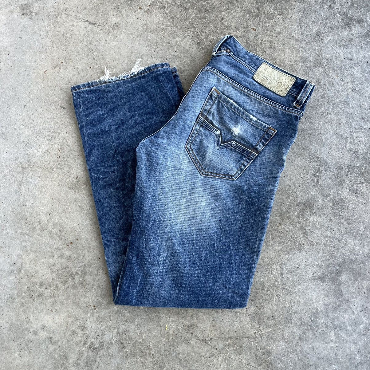 Diesel × Japanese Brand × Vintage Y2K Diesel jeans larkee straight leg denim Italy 33x30 Size US 33 - 8 Thumbnail