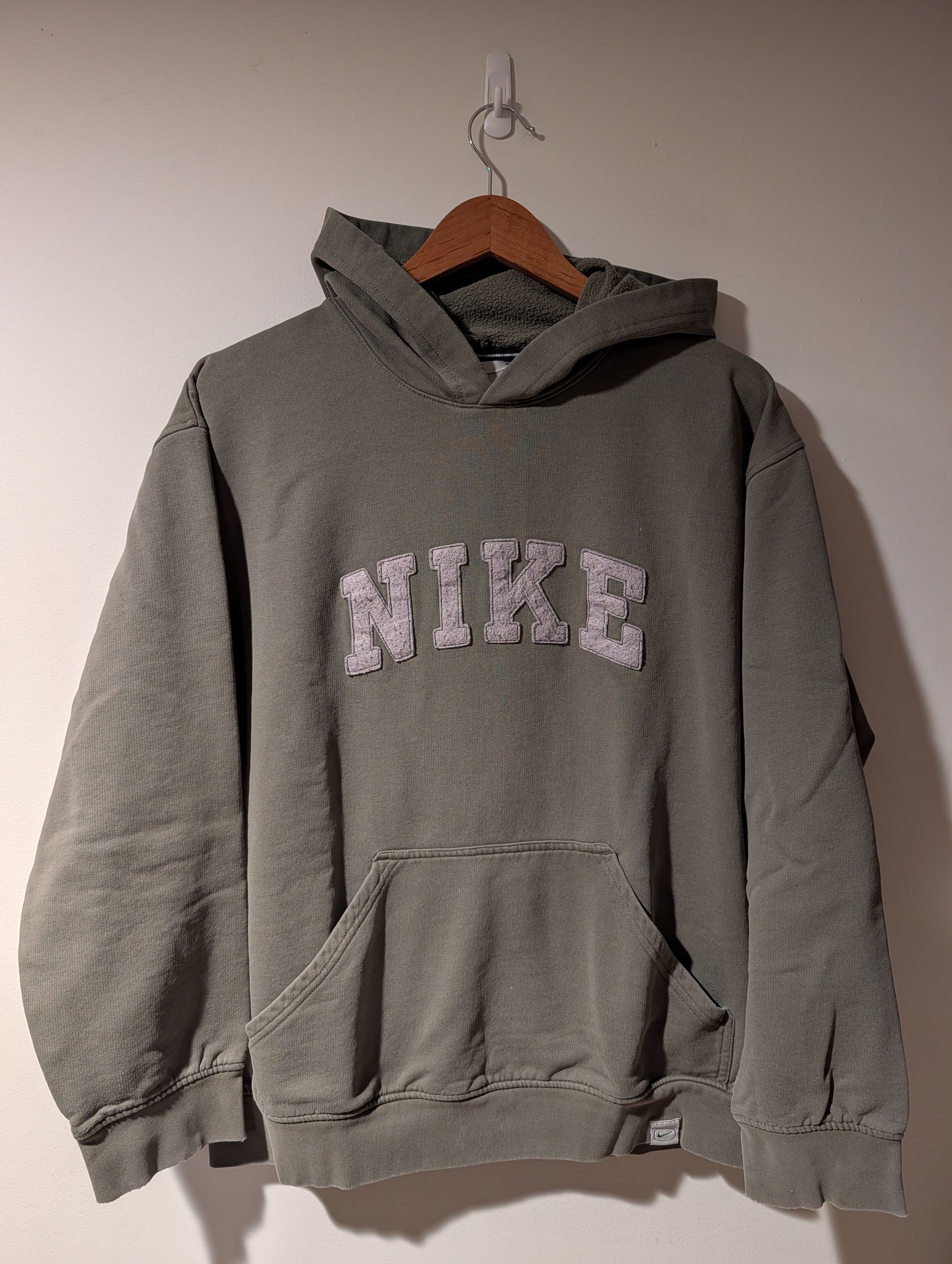 Nike Y2K Nike Spellout Applique Pullover Sweatshirt Hoodie Faded Size US L / EU 52-54 / 3 - 1 Thumbnail