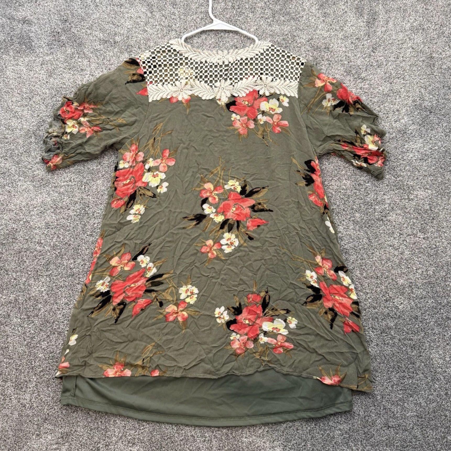 Vintage VINTAGE Floral Cottagecore Tunic Top Mini Dress Crochet Lace Yoke Boho Romantic Festival Blouse Women's L Green Polyester Rayon Crochet Bohemian 34.5" Size L / US 10 / IT 46 - 8 Thumbnail
