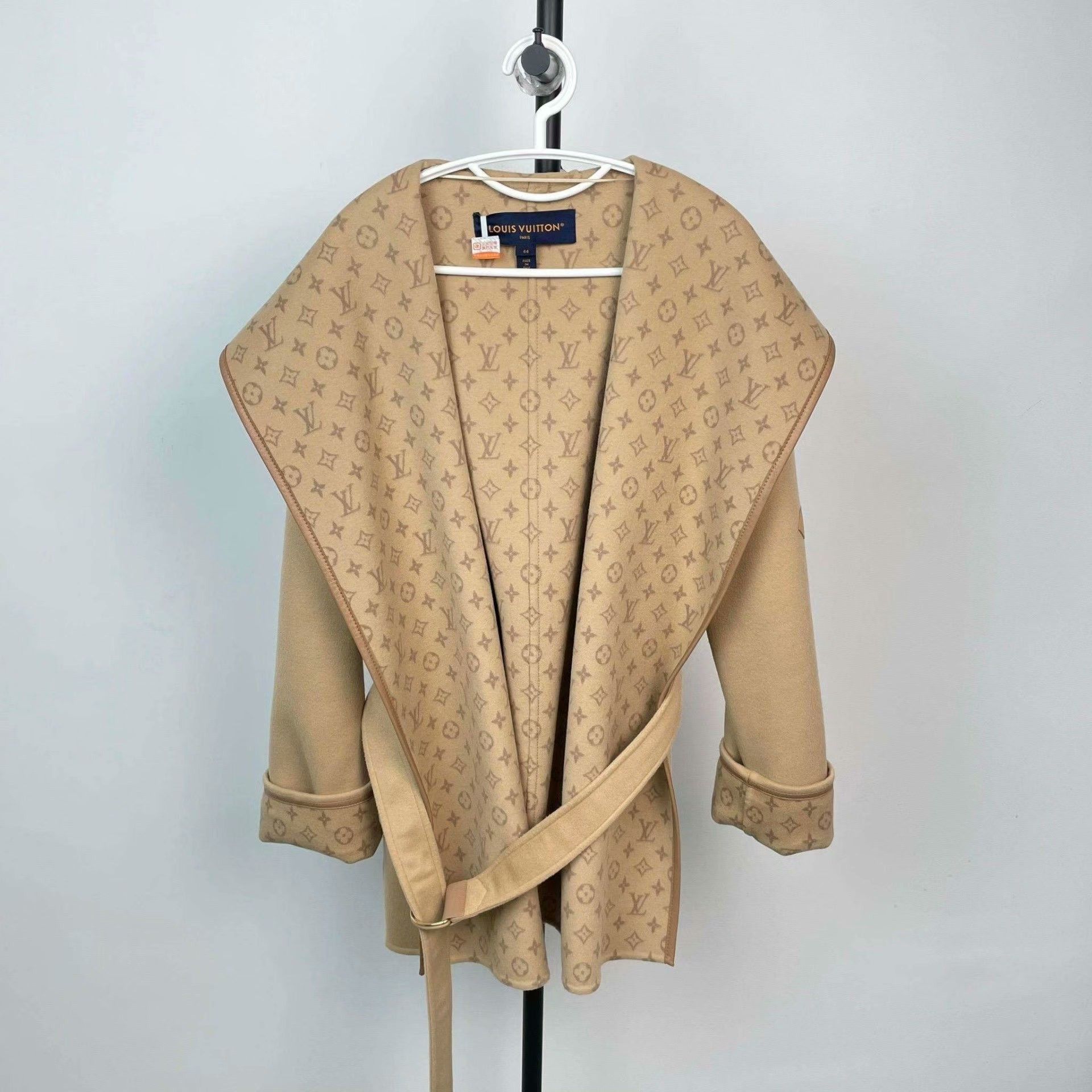 Louis Vuitton Louis Vuitton Brown Heavy Coat XL Men Size US XL / EU 56 / 4 - 1 Thumbnail