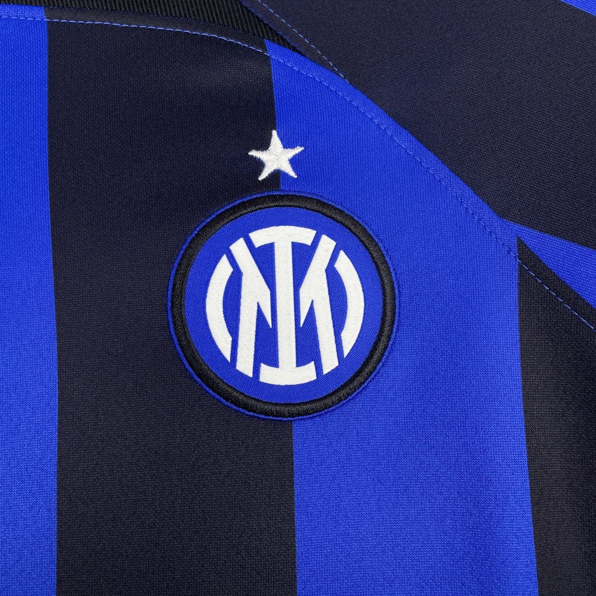 Nike Inter Milan Lautaro Martinez Home Jersey Women’s 2022/2023 Size S / US 4 / IT 40 - 6 Thumbnail