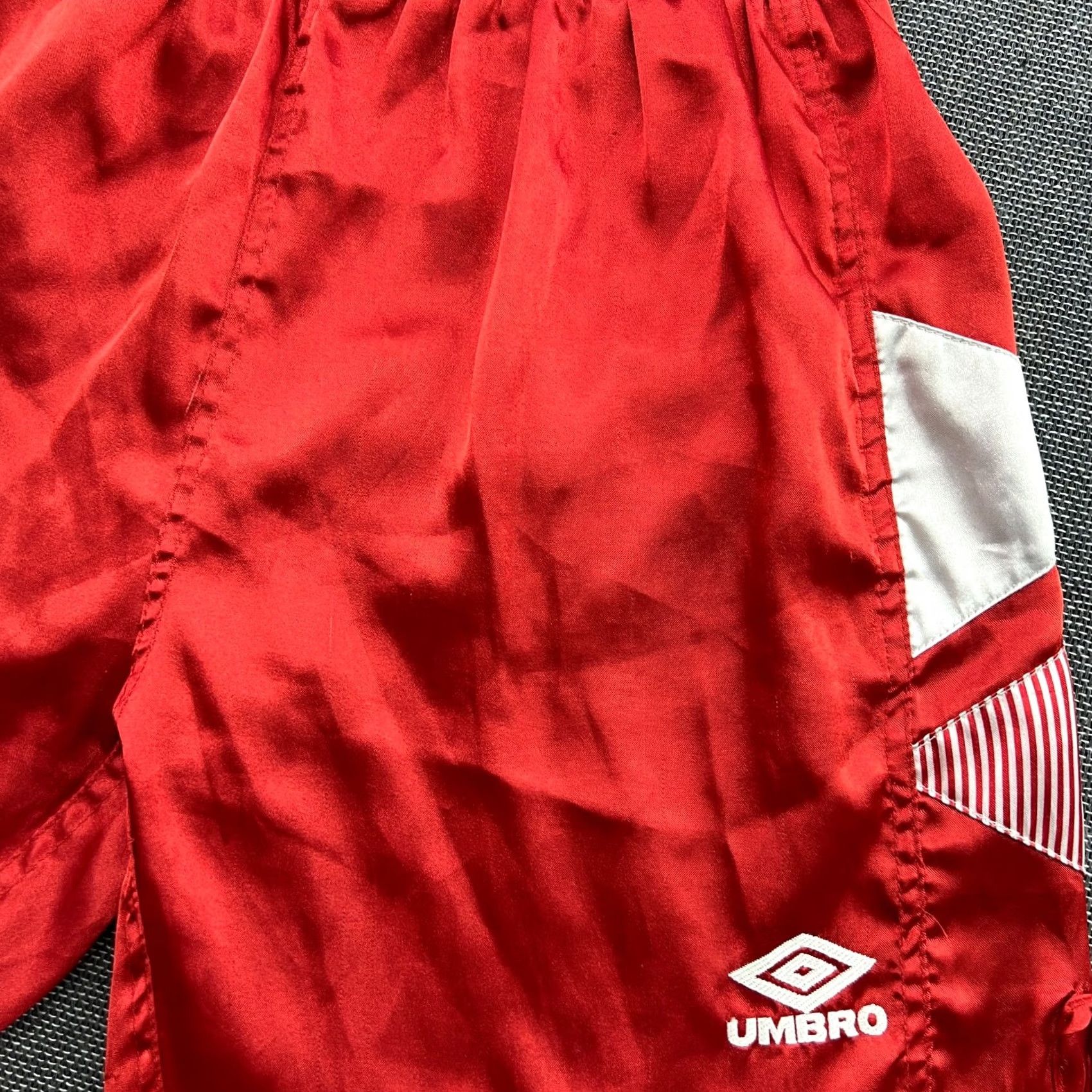 Umbro Vintage Umbro Sprinter Shorts Mens S Small Green Red Shiny Glanz Nylon 90s Athletic Size US 29 - 3 Thumbnail