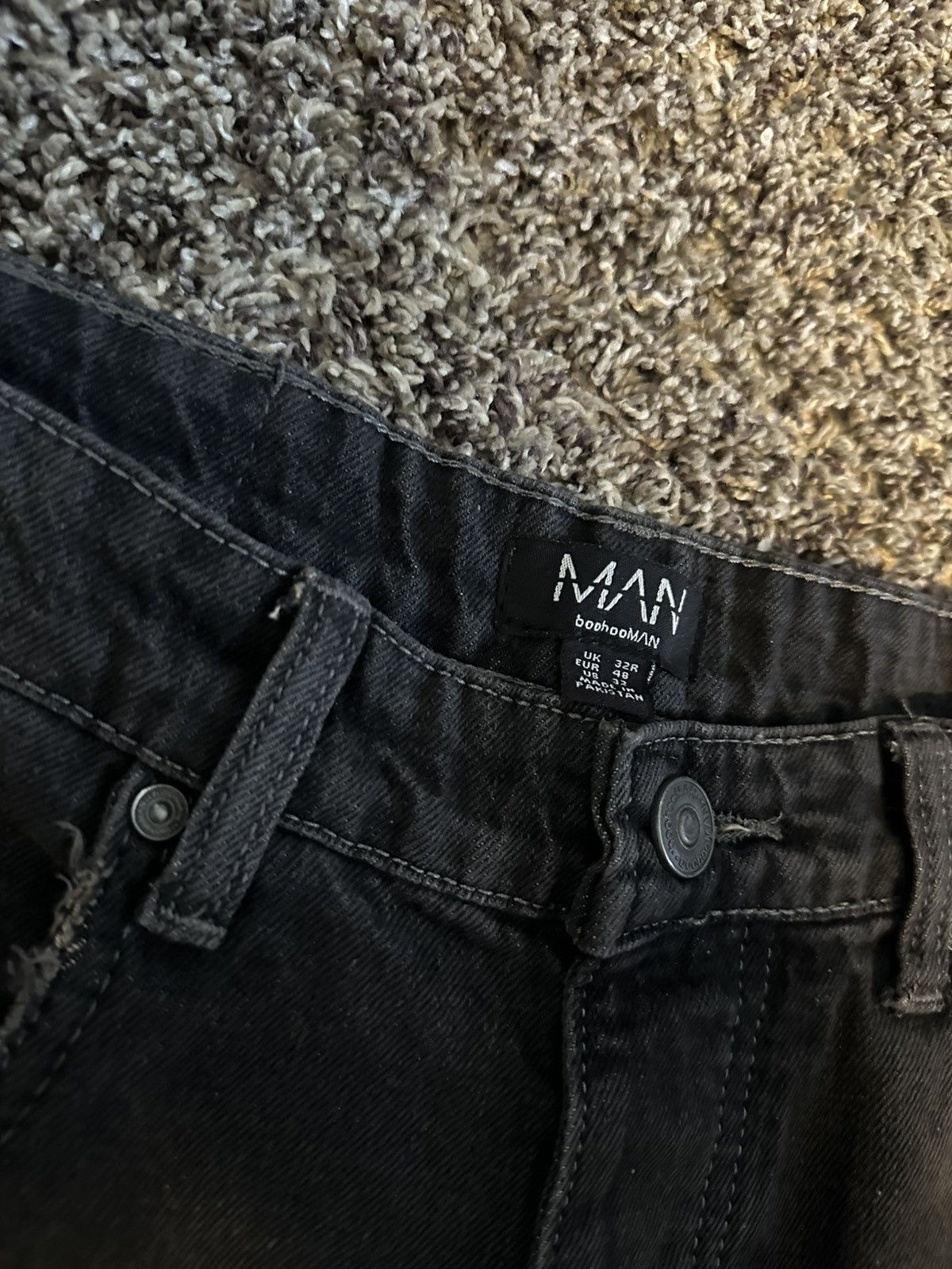 Boohoo BoohooMAN Extreme Baggy Ripped Wash Black Jeans Size 32 Men Size US 32 / EU 48 - 3 Thumbnail