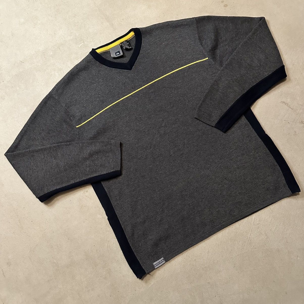 Quiksilver Vintage 90s Grey Quiksilver Surf V-Neck Sweater Size L Size US L / EU 52-54 / 3 - 1 Thumbnail