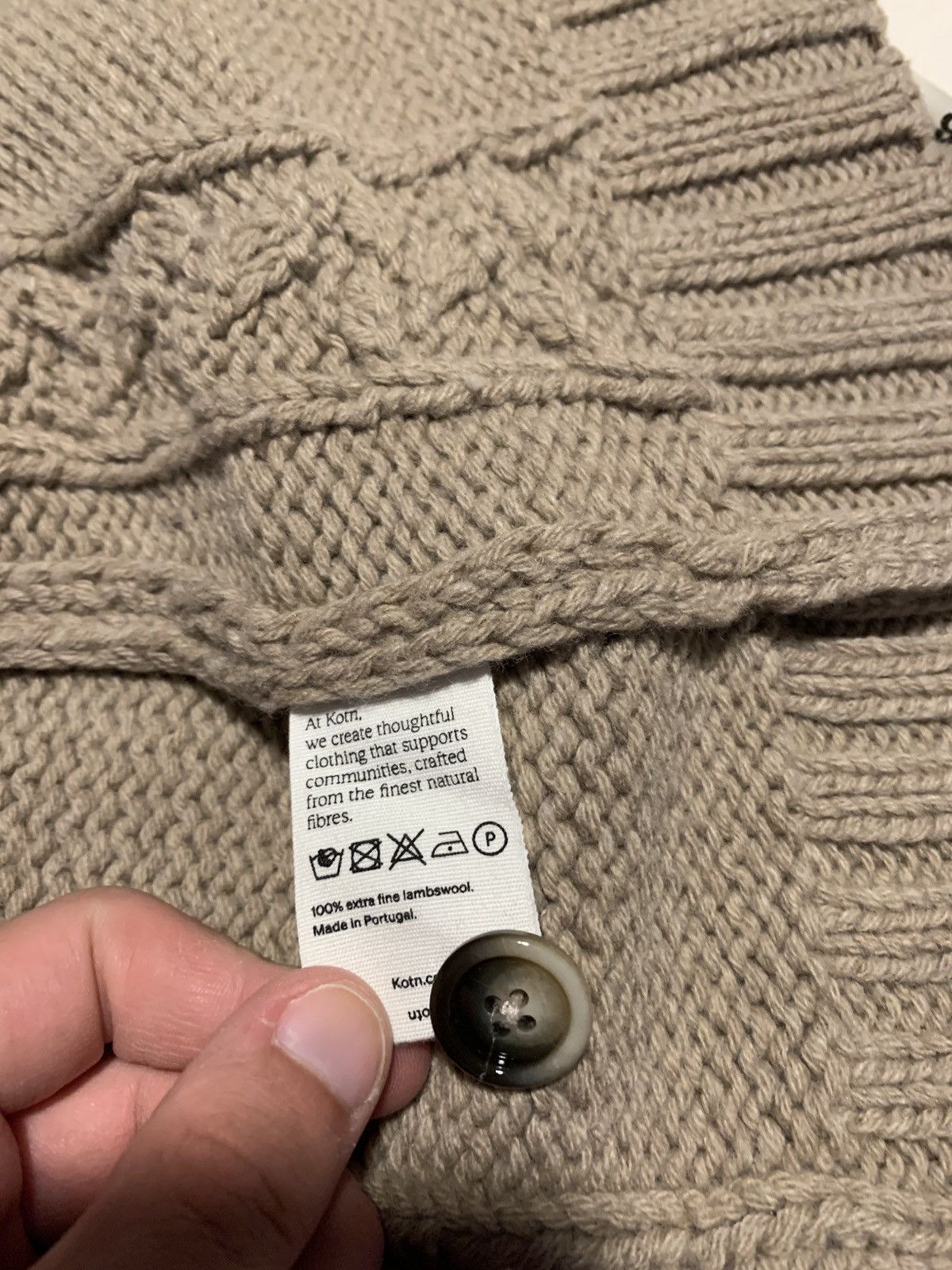 Kotn kotn cable knit cardigan Size US M / EU 48-50 / 2 - 4 Thumbnail
