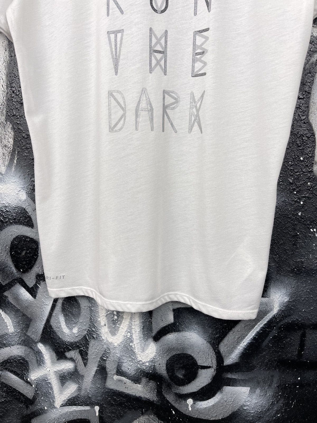 Nike Nike Dri-Fit Tee Out Run The Dark Front Logo White T-Shirt Men’s Size Medium Size US M / EU 48-50 / 2 - 4 Thumbnail