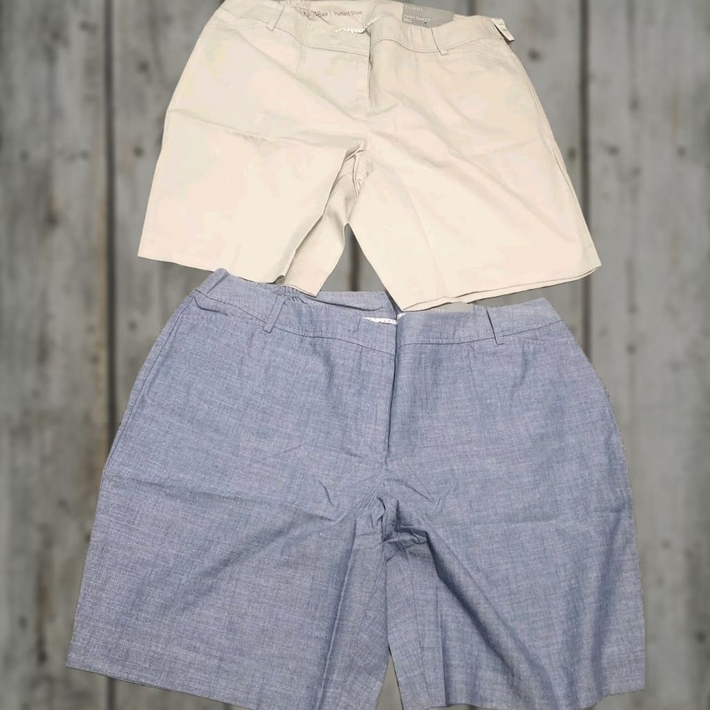 Talbots Talbots The perfect Shorts Bermuda Blue Denim 20 Plus Women 11" Inseam Tan 9.5" New! Size 42" / US 20 - 1 Preview