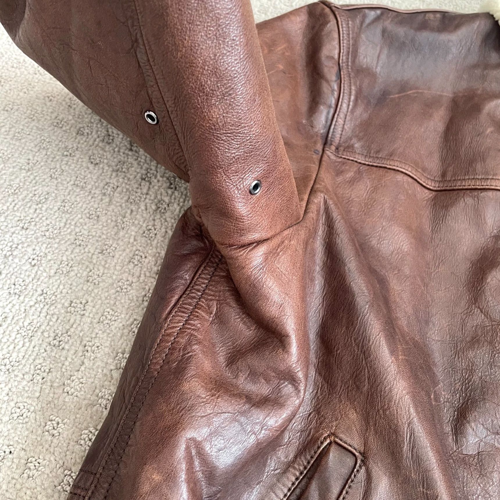 Banana Republic Banana Republic Bomber Jacket Men Large Brown Leather Chinstrap Sherpa Collar Jacket Size US L / EU 52-54 / 3 - 6 Thumbnail