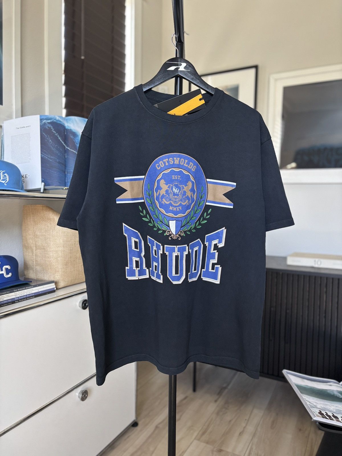 Rhude RHUDE | COTSWORLD GRAPHIC LOGO TEE Size US L / EU 52-54 / 3 - 4 Thumbnail