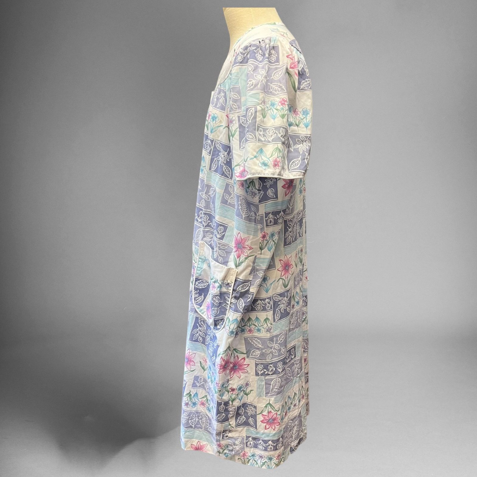 Other Vintage Carriage Court Embroidered Floral Button Granny Gown Size L / US 10 / IT 46 - 8 Thumbnail