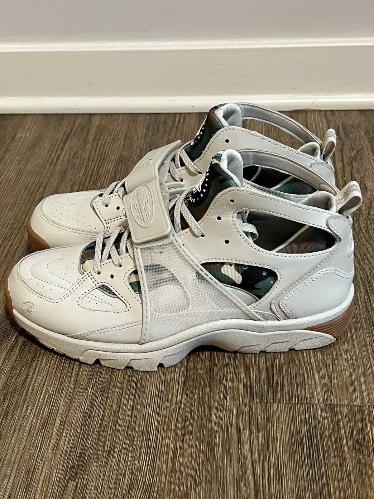 Corteiz × Nike Corteiz Nike Air Trainer Huarache Light Bone Size US 9.5 / EU 42-43 - 6 Thumbnail