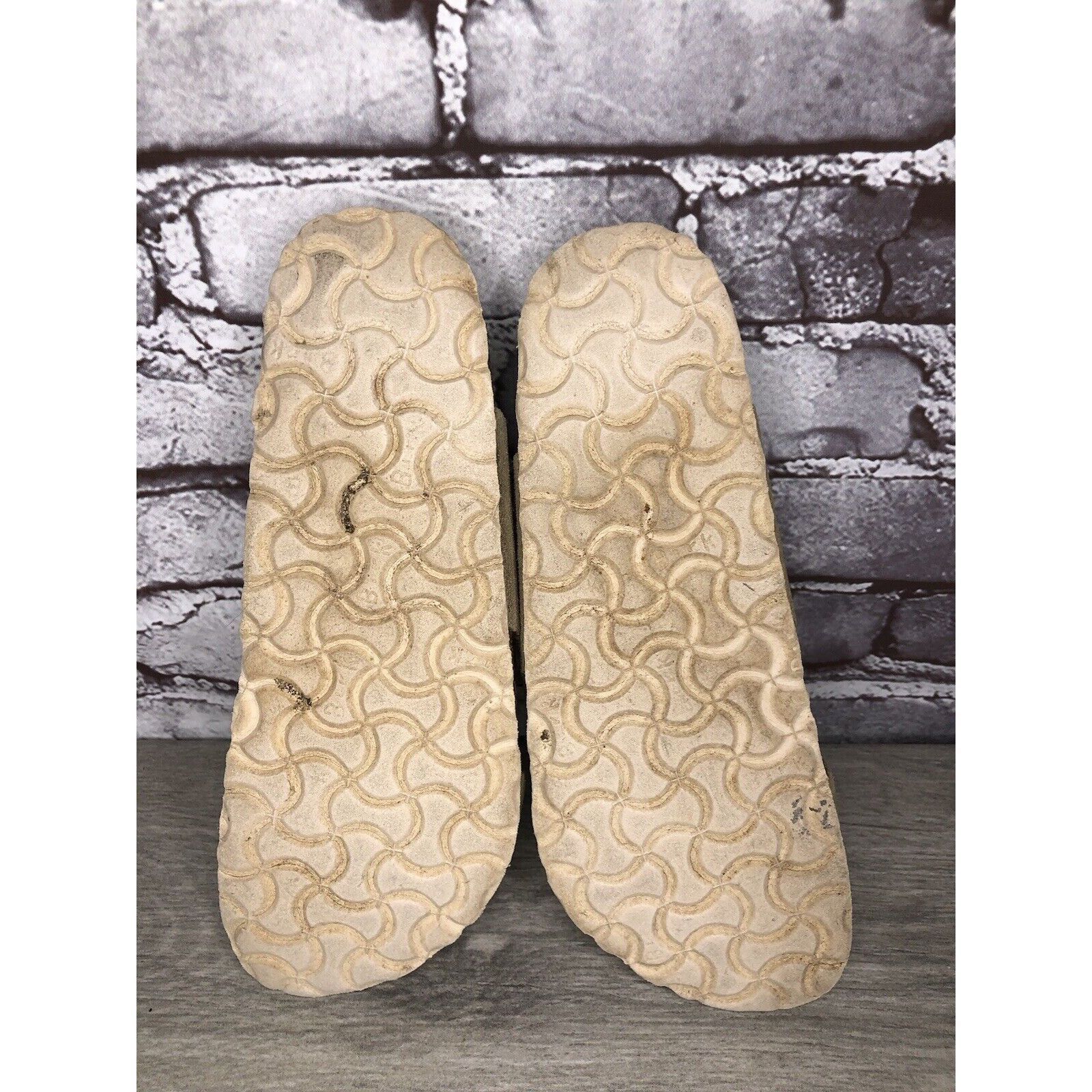 Birkenstock Birkenstock ARIZONA Beige Metallic Leather Strap Slides Sand Size US 7.5 / IT 37.5 - 13 Thumbnail