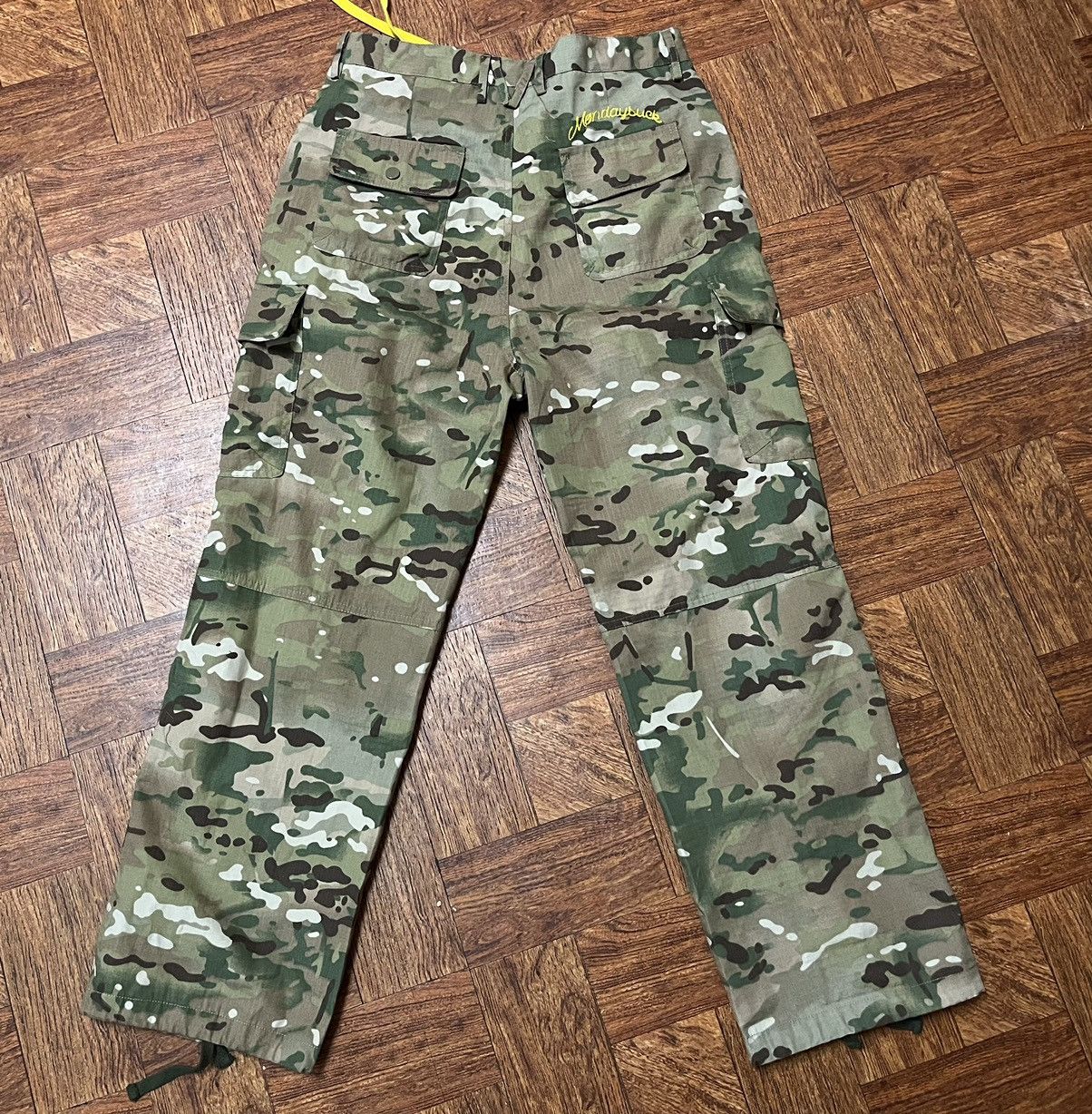 Mondaysuck Mondaysuck "On The Go" Camo Cargos Size US 34 / EU 50 - 2 Thumbnail