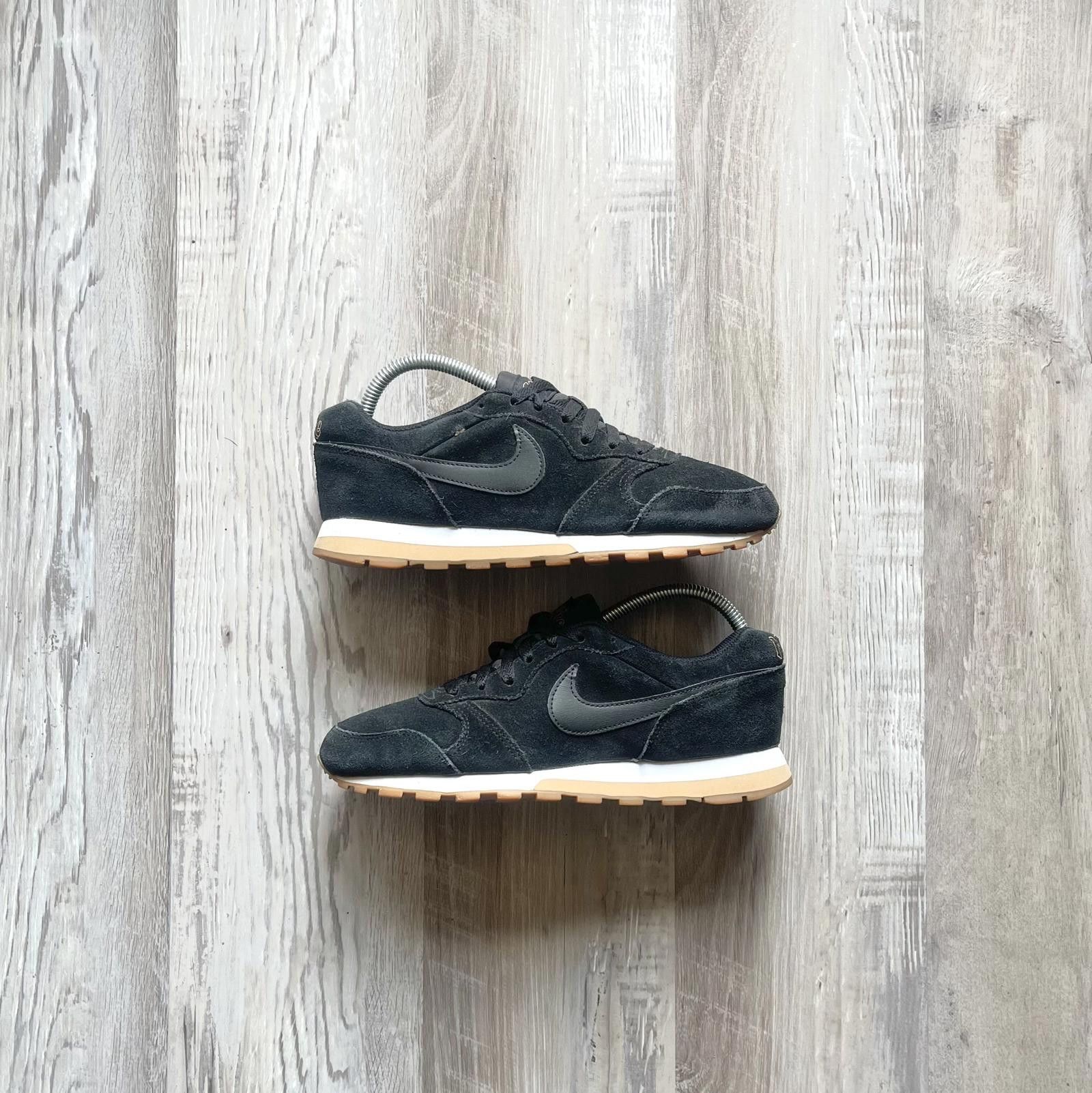 Nike NIKE • WMNS MD Runner 2 SE "Black Gum" (6.5M) Size US 6.5 / EU 39-40 - 1 Thumbnail
