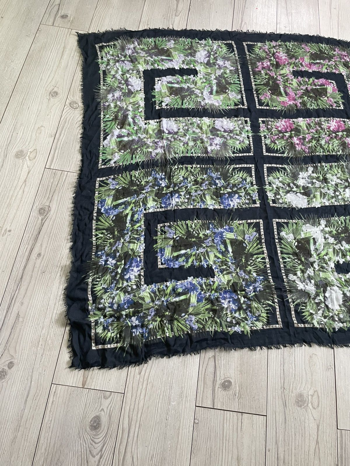 Givenchy Givenchy Paris Floral Scarf by Riccardo Tisci Size ONE SIZE - 2 Thumbnail
