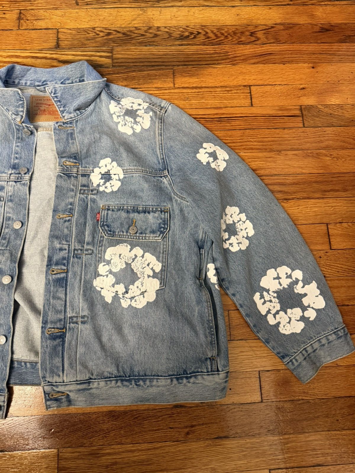 DENIM TEARS × Levi's Denim Tear Cotton Wreath Denim Jacket Size XXL Size US XXL / EU 58 / 5 - 4 Thumbnail