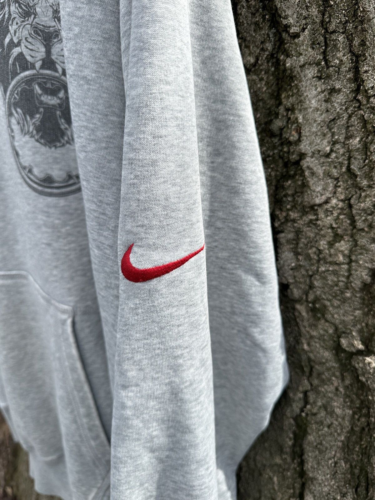Nike × Vintage Vintage Nike LeBron James Lion Gray Hoodie Sweatshirt Size US XXL / EU 58 / 5 - 2 Thumbnail
