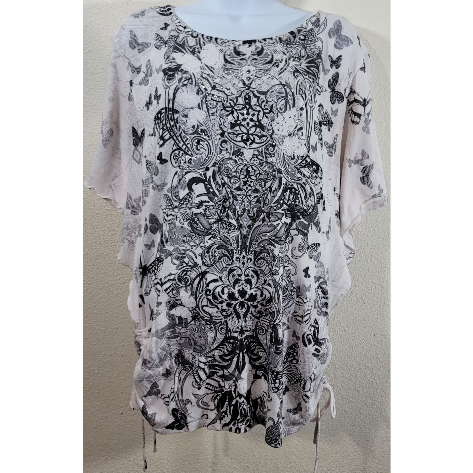 Other Style & Co White Black Gray Floral Butterflies Sequin Top L Size L / US 10 / IT 46 - 1 Thumbnail