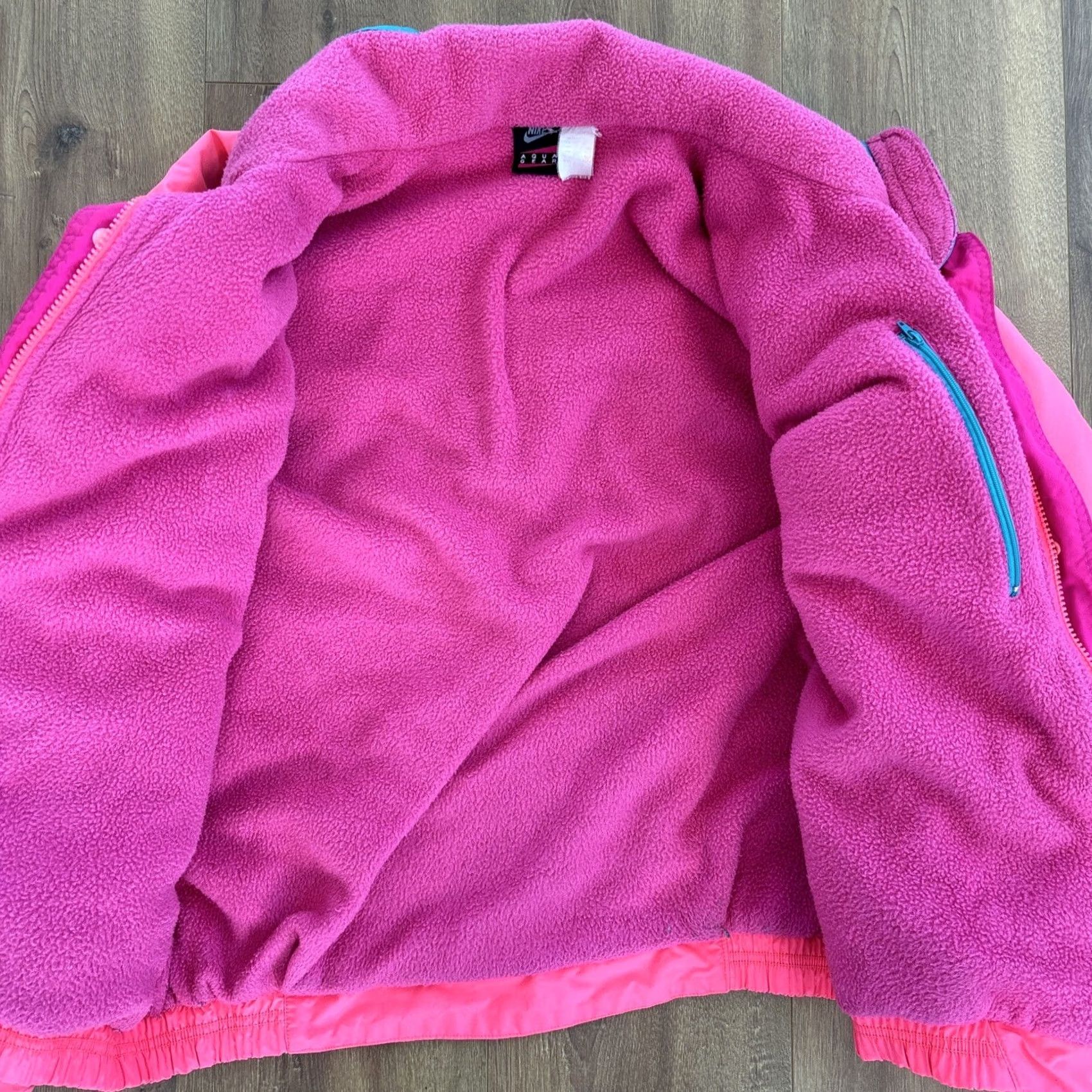 Nike VINTAGE Nike Aqua Gear Puffer Jacket Mens XL Pink 90s Swoosh Ski Gear Geometric Lightweight Olympic 26" 24" 24" 20" Size XL Mens Size US XL / EU 56 / 4 - 5 Thumbnail