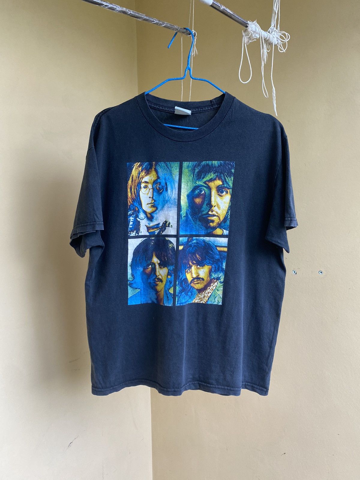 Band Tees × Vintage Vintage 2005 The Beatles Sun Faded Band T-shirt Size US L / EU 52-54 / 3 - 1 Thumbnail