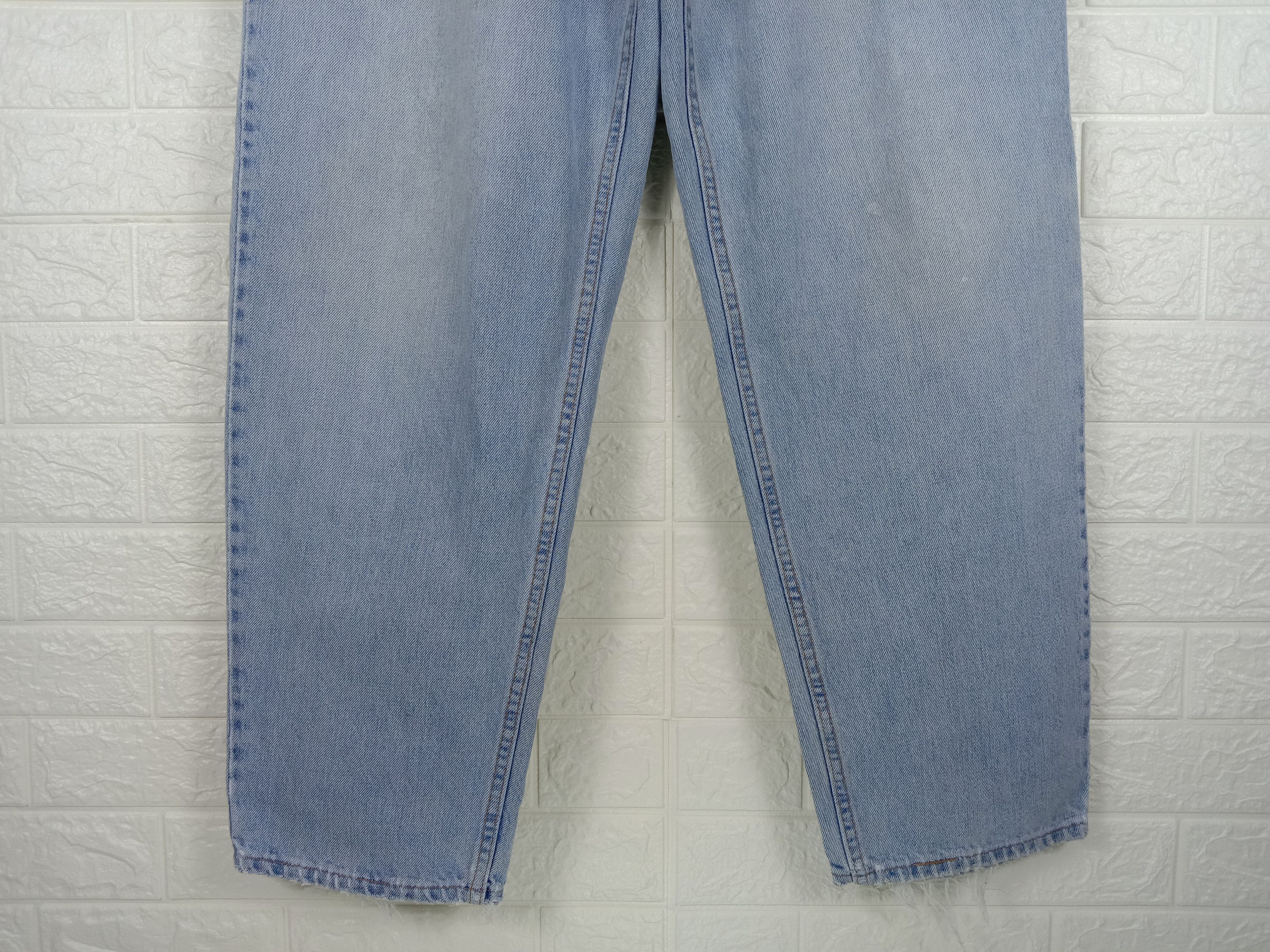Vintage Levi's 570 Baggy Fit Jeans Light Wash Denim