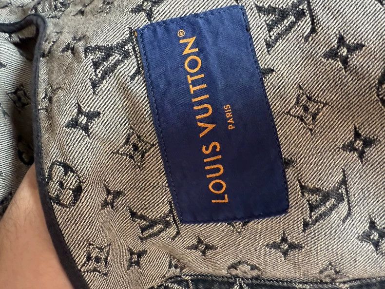 Louis Vuitton Louis VuittonDenim jacket full of diamonds and logo jacket Size US S / EU 44-46 / 1 - 4 Thumbnail