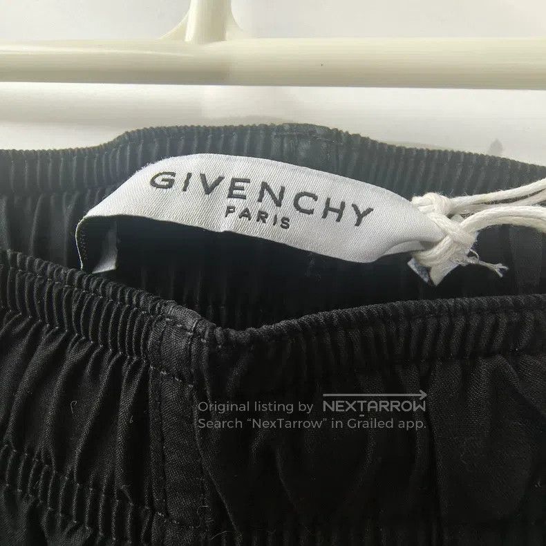 Givenchy Givenchy size XS Solid Color Women's Shorts Size 22" - 4 Thumbnail