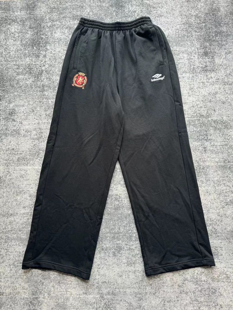 Balenciaga Balenciaga size XS Manchester United Sweatpants Size US 26 / EU 42 - 1 Thumbnail