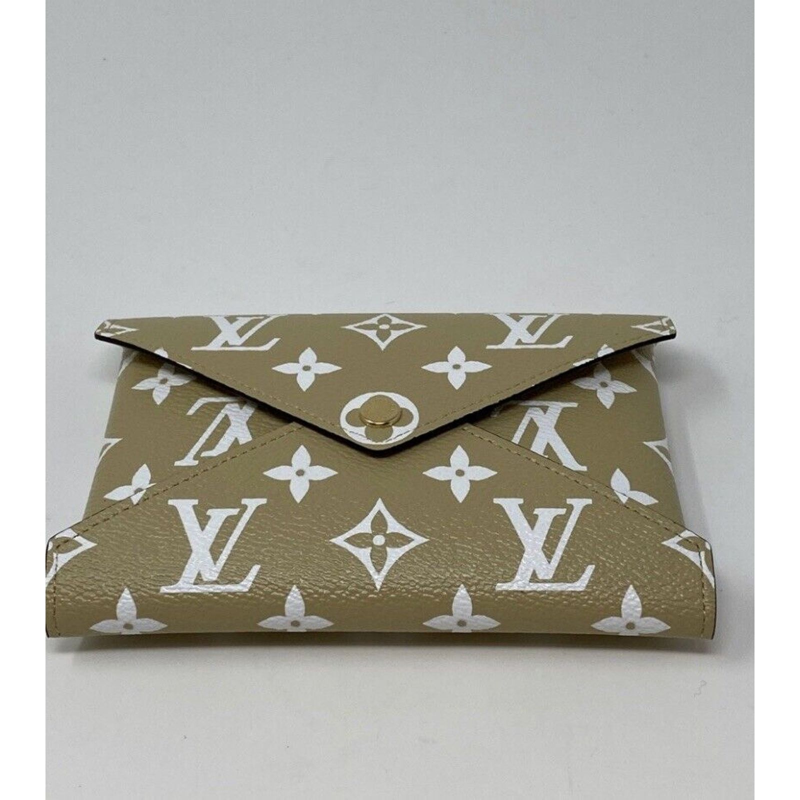 Louis Vuitton Beige Monogram Giant Pochette Kirigami MM Envelope Size ONE SIZE - 2 Thumbnail