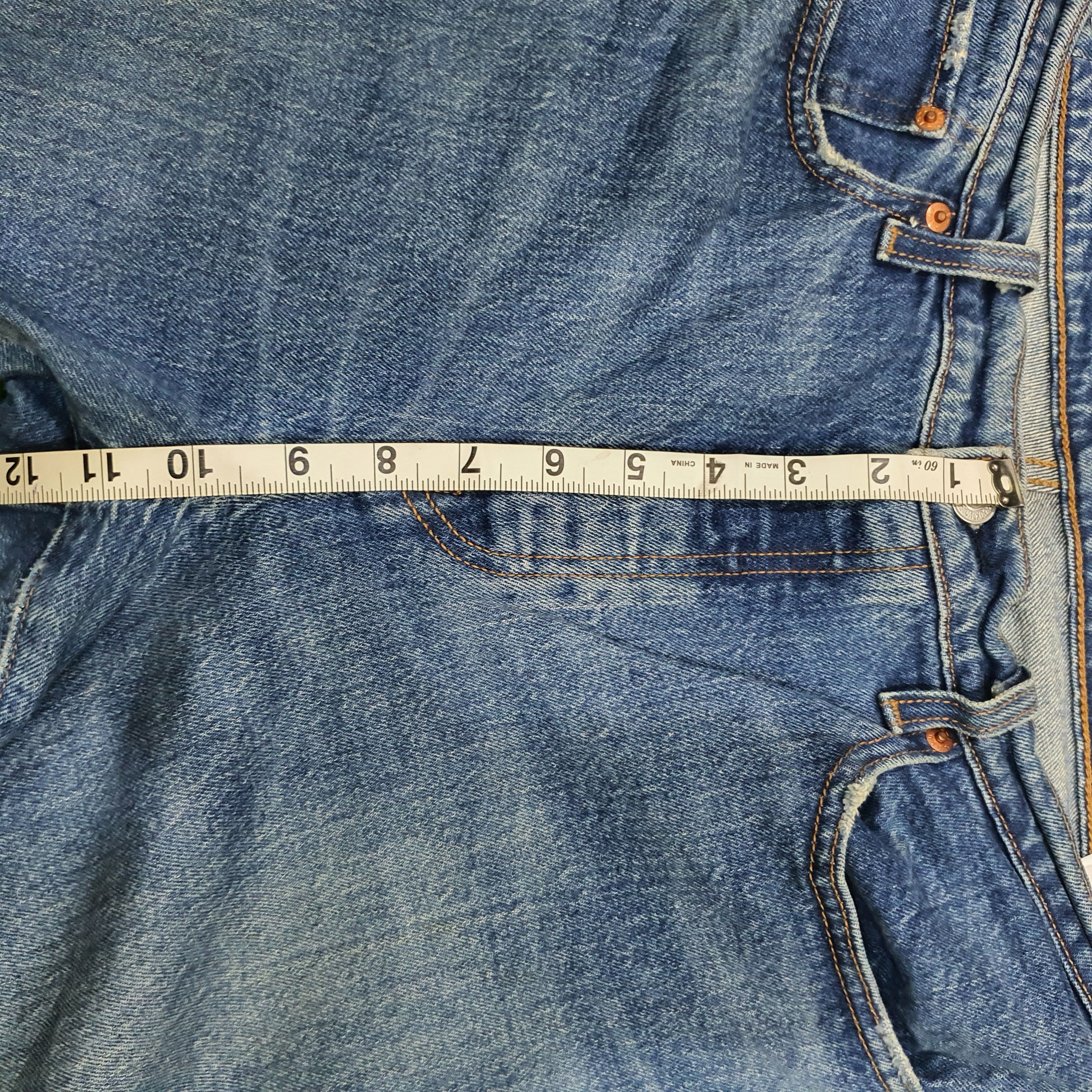 Jean Levi's 501 Original Fit jeans in a light blue wash Size 30" / US 8 / IT 44 - 19 Thumbnail