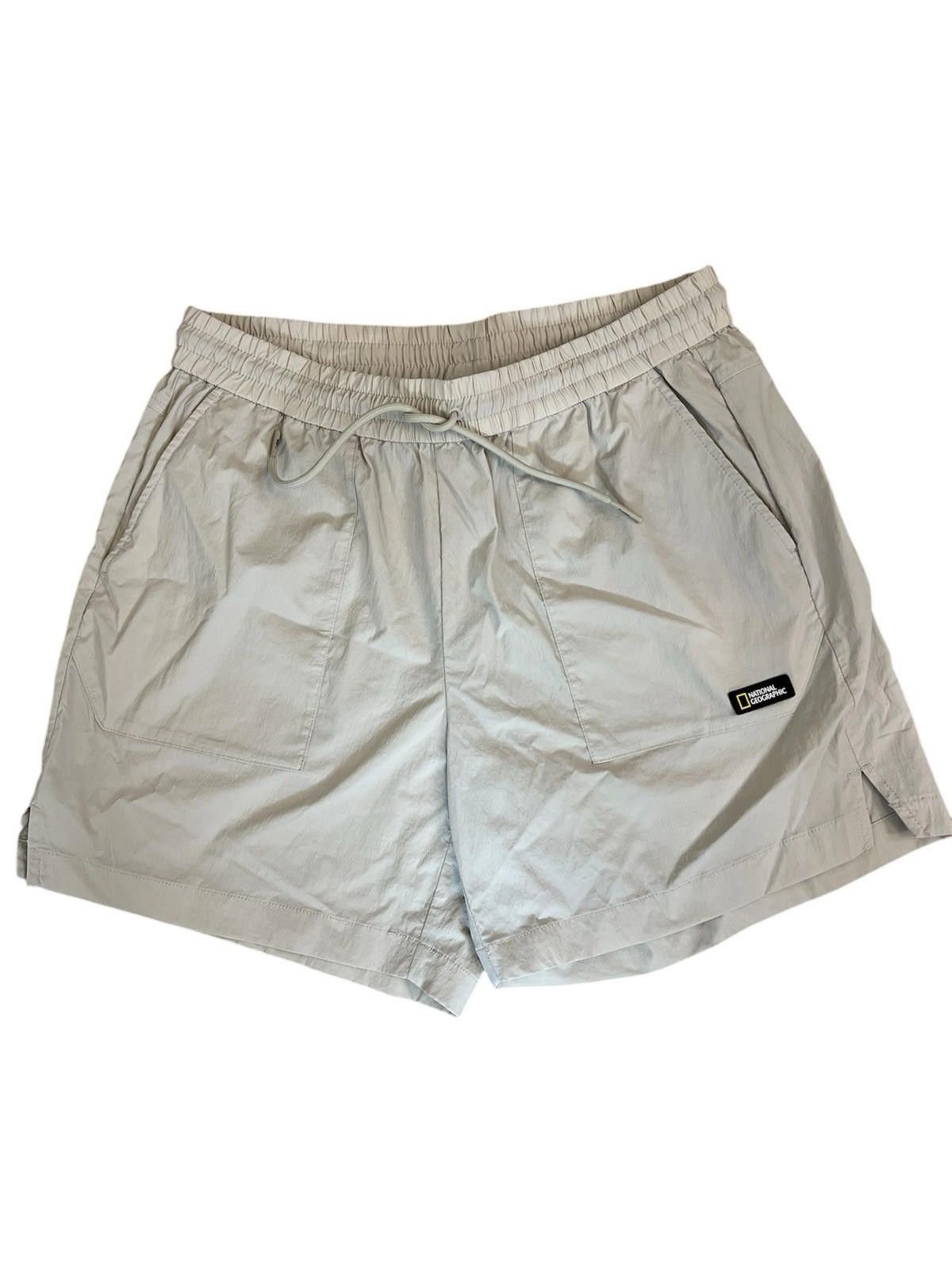 Designer Women's National Geographic Shorts Women SZ Medium Size 32" / US 10 / IT 46 - 1 Thumbnail