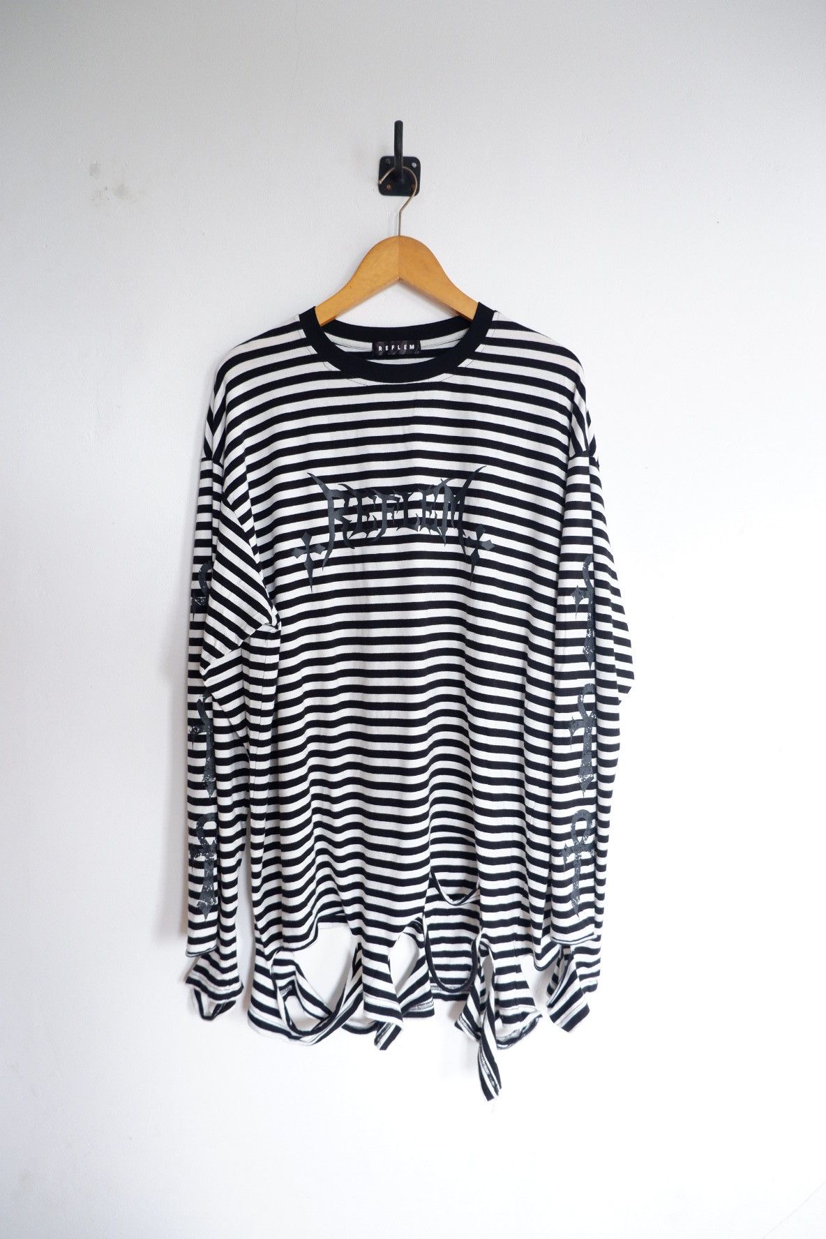 20471120 REFLEM -Cross Cut Distressed Long Sleeve Size US XL / EU 56 / 4 - 2 Thumbnail