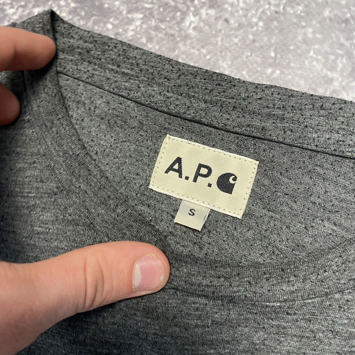 Carhartt Luxury APC x Carhartt small Basic logo y2k tee Size US S / EU 44-46 / 1 - 4 Thumbnail