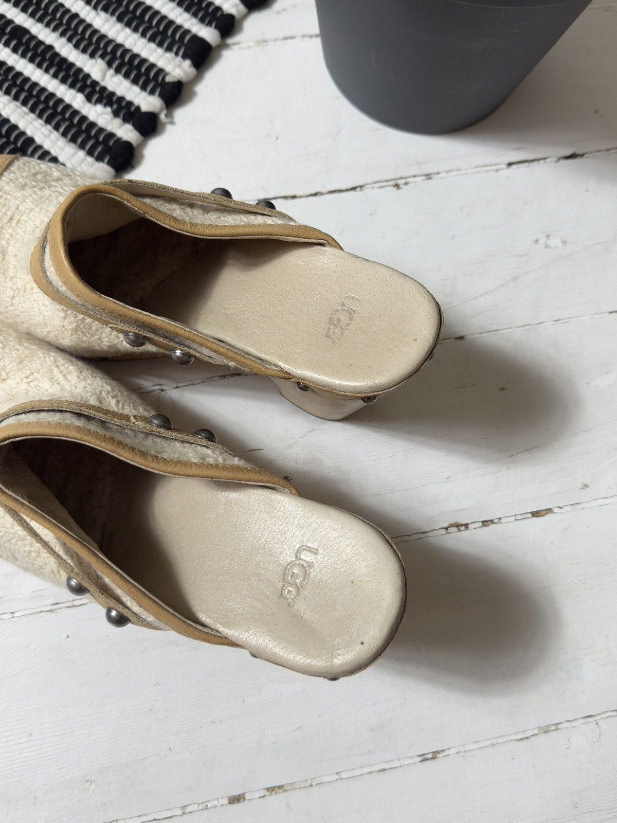 Ugg VINTAGE UGG TAN AND CREAM 2000s MULES CLOGS Size US 9 / IT 39 - 3 Thumbnail