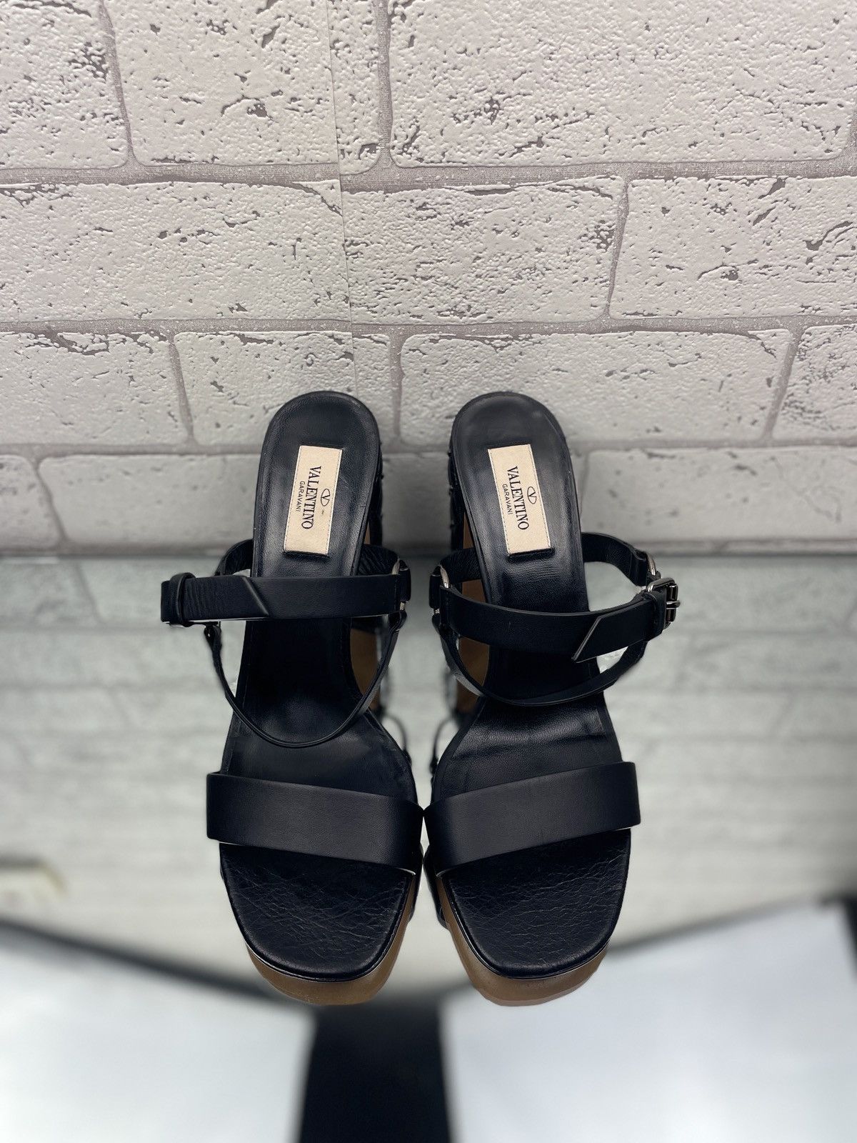Valentino VALENTINO GARAVANI Black leather sandals 39 size 24-24.5 st Size US 8 / IT 38 - 4 Thumbnail