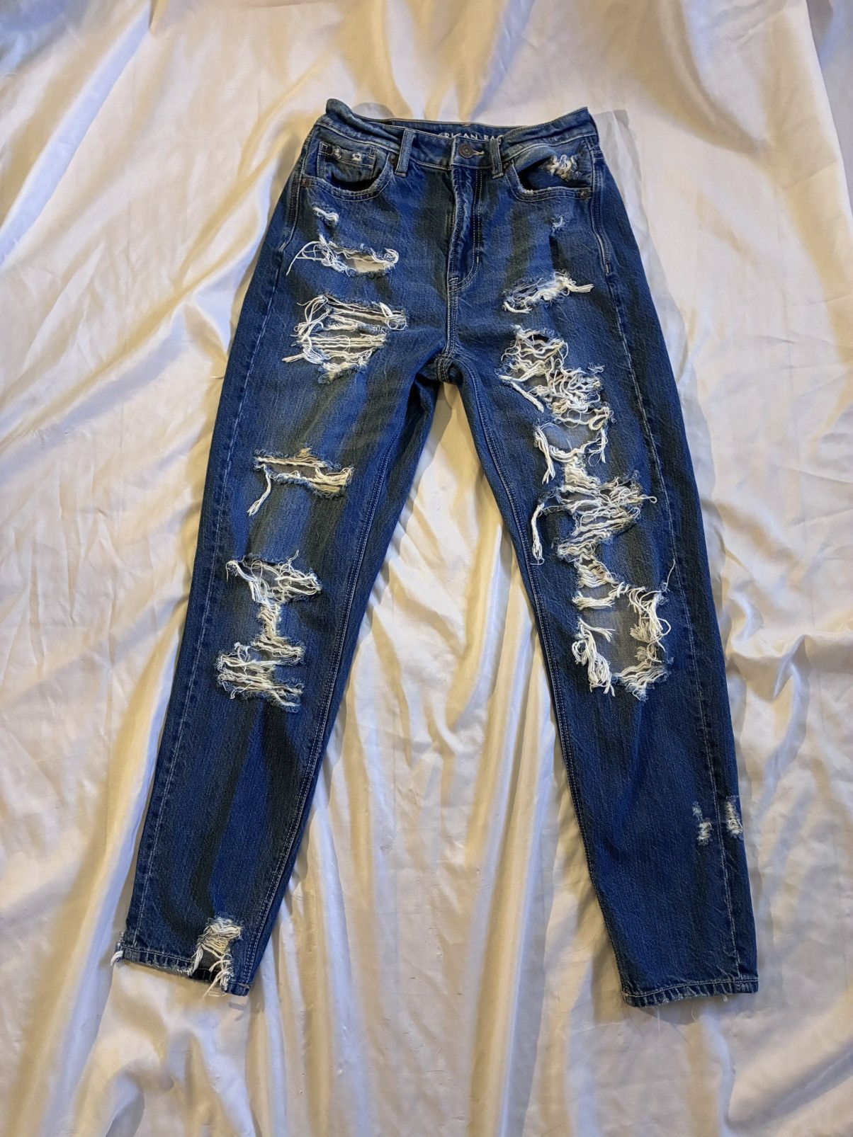 American Eagle Outfitters American Eagle Outfitters Distressed Mom Jeans Size 25" / US 0 / IT 36 - 1 Thumbnail