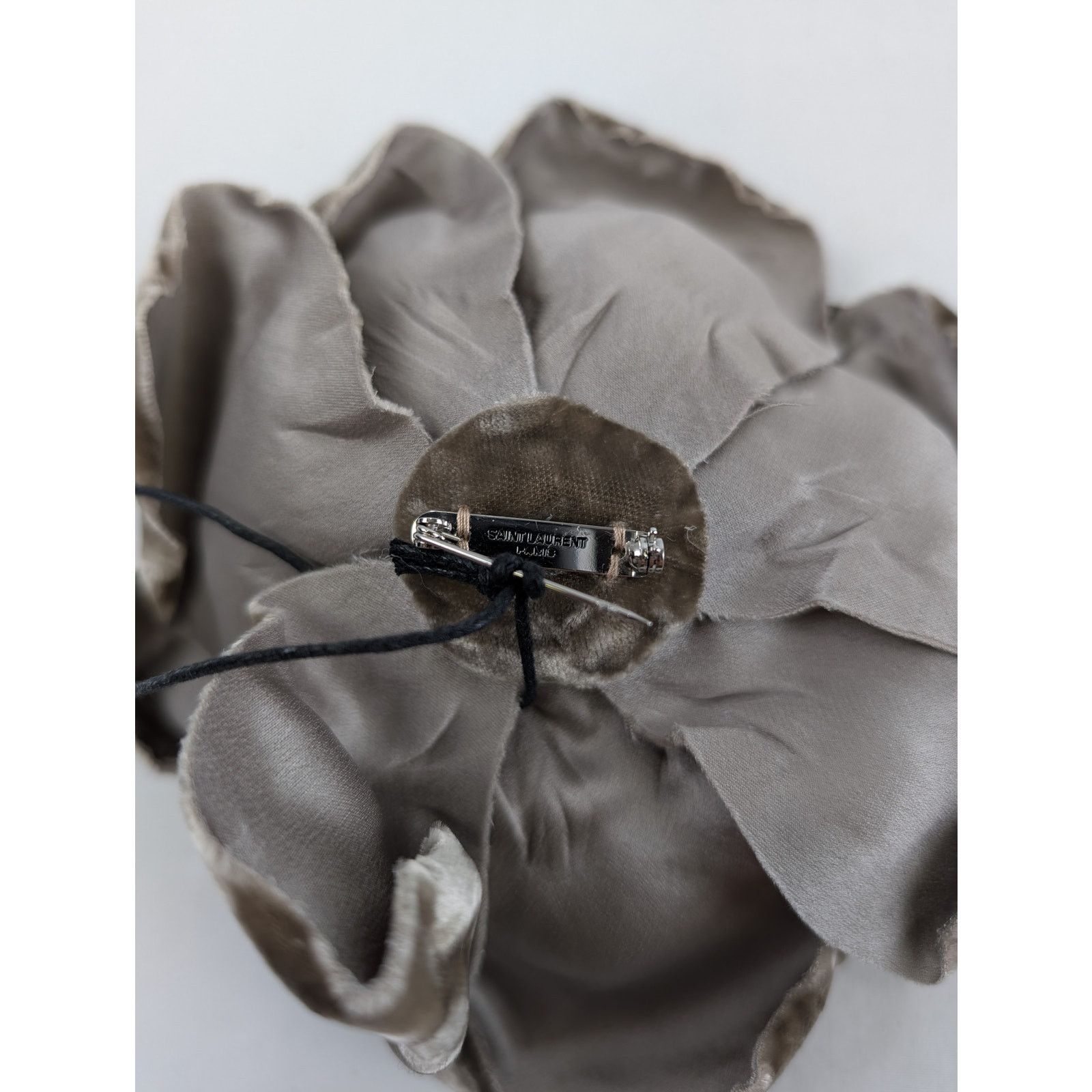 Saint Laurent Paris o1rshd1 Size: OS / Brooch in Velvet Brown Size ONE SIZE - 4 Thumbnail
