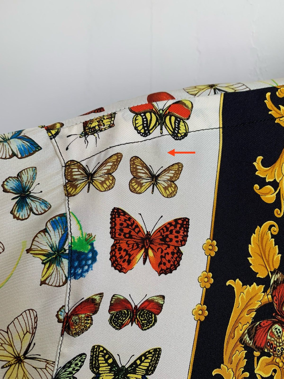 Versace Vintage 90s Gianni Versace Gold Butterflies Silk Shirt Size M / US 6-8 / IT 42-44 - 6 Thumbnail