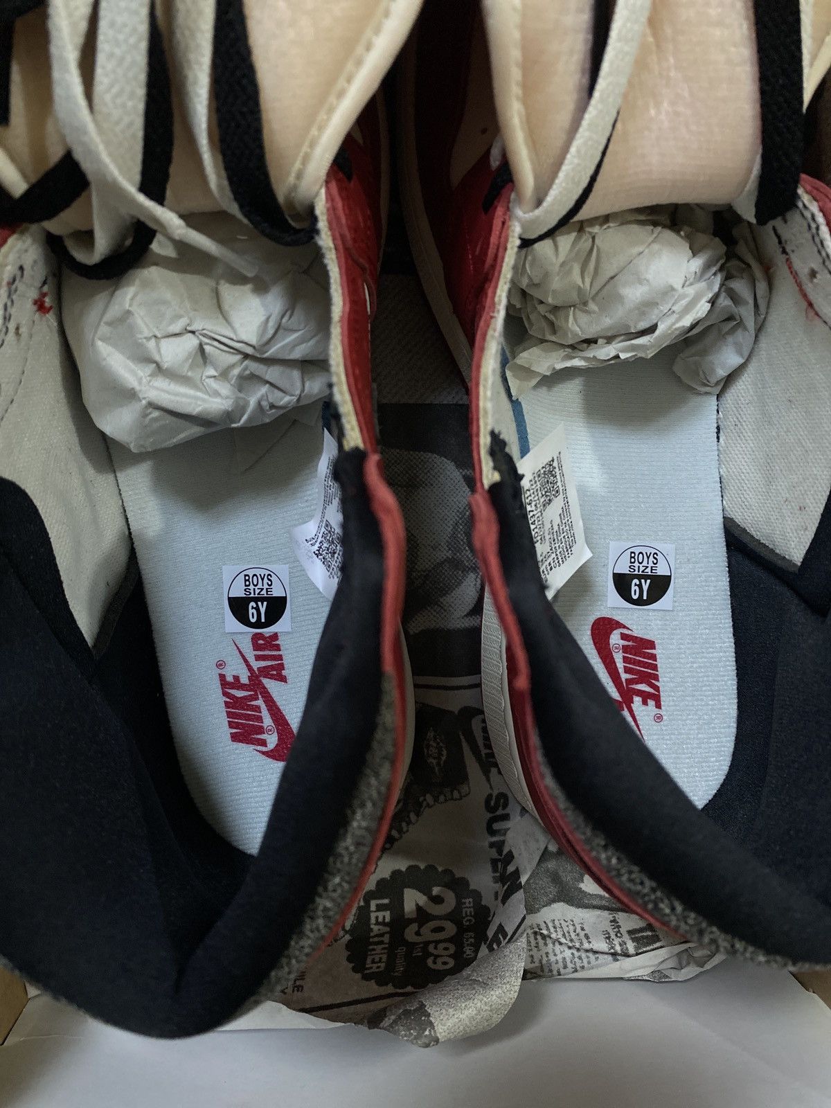 Jordan Brand × Nike Jordan 1 Retro High OG Chicago Lost and Found (GS) Size US 6 / EU 39 - 10 Thumbnail