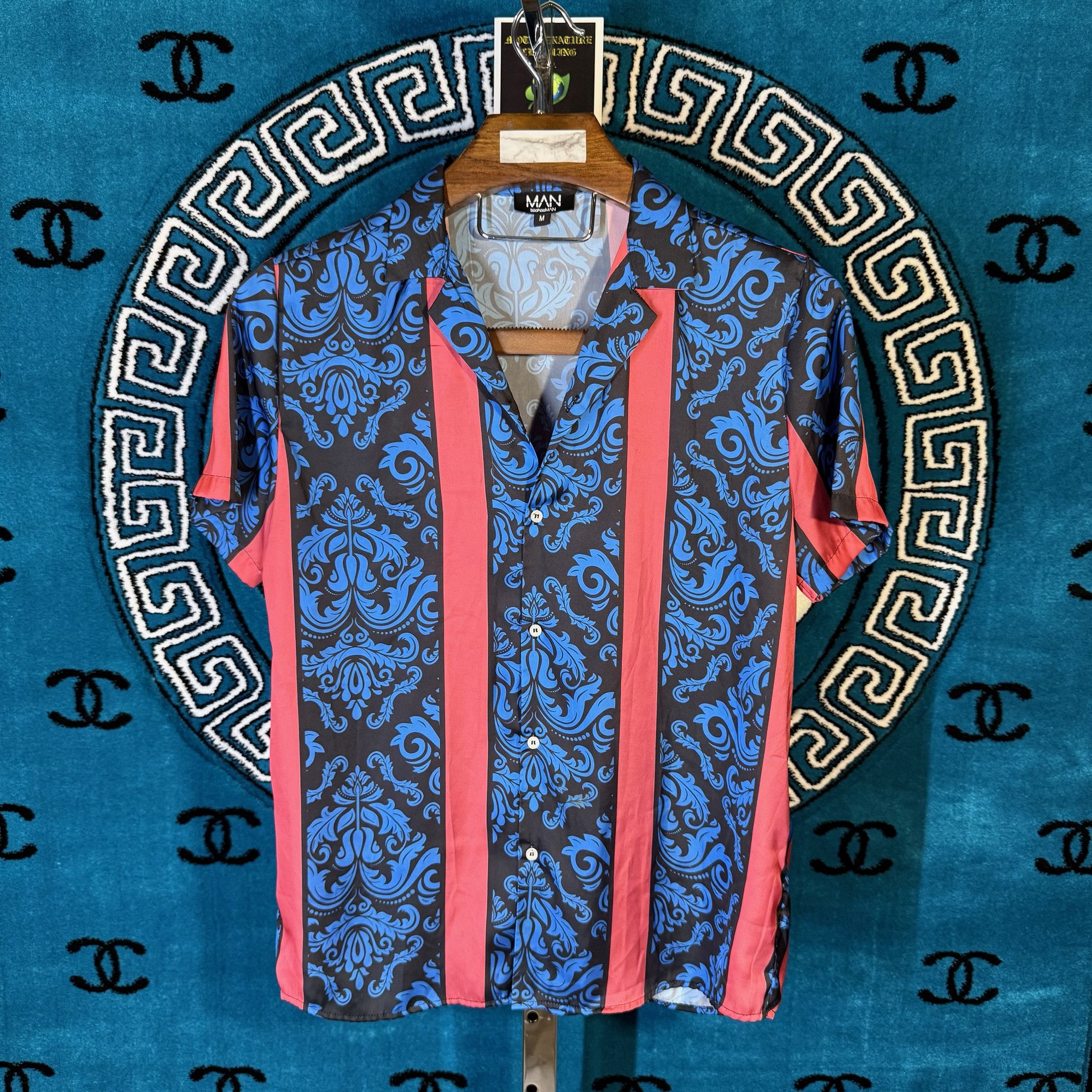 Boohoo ICONA DIVINE BAROQUE FILIGREE MOTIF S/S BUTTON UP Size US M / EU 48-50 / 2 - 1 Preview