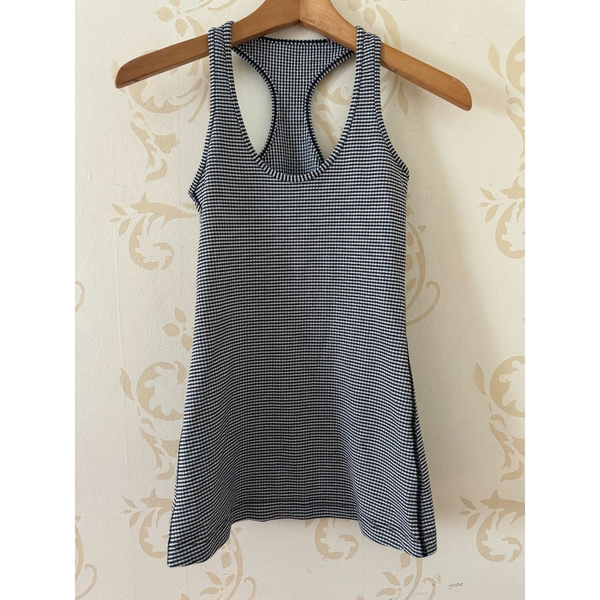 Lululemon Lululemon Stripe Print Power Y Tank Top - Ladies Size 4 Size S / US 4 / IT 40 - 1 Thumbnail