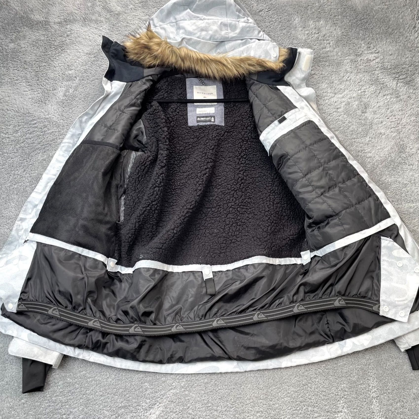 Quiksilver Quiksilver Jacket Mens Small Gray Camo Dryflight Faux Fur Lined Coat Hooded Ski Jacket Size US S / EU 44-46 / 1 - 5 Thumbnail