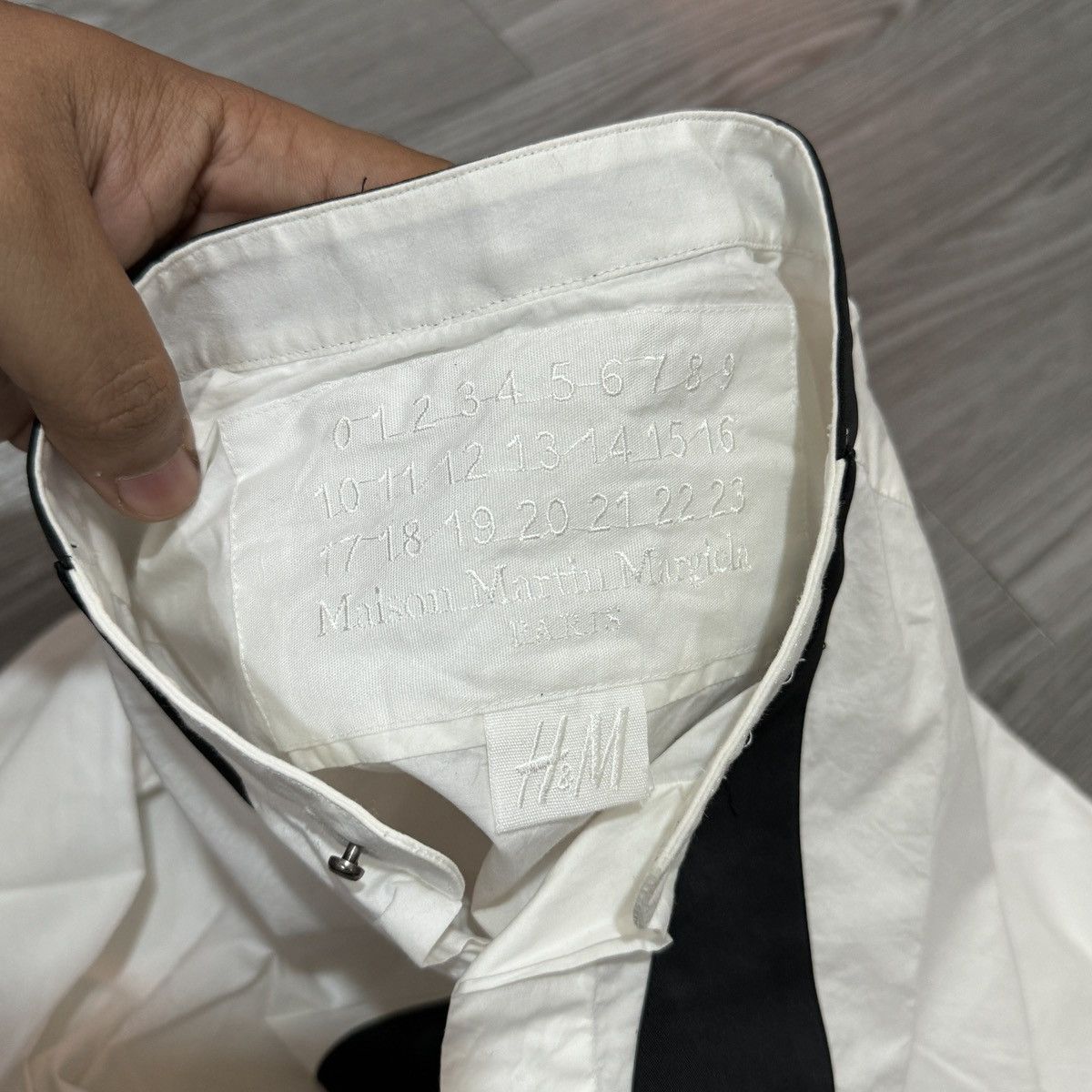 H&M × Maison Margiela Maison Margiela x H&M Bowtie Shirt Size US S / EU 44-46 / 1 - 7 Thumbnail