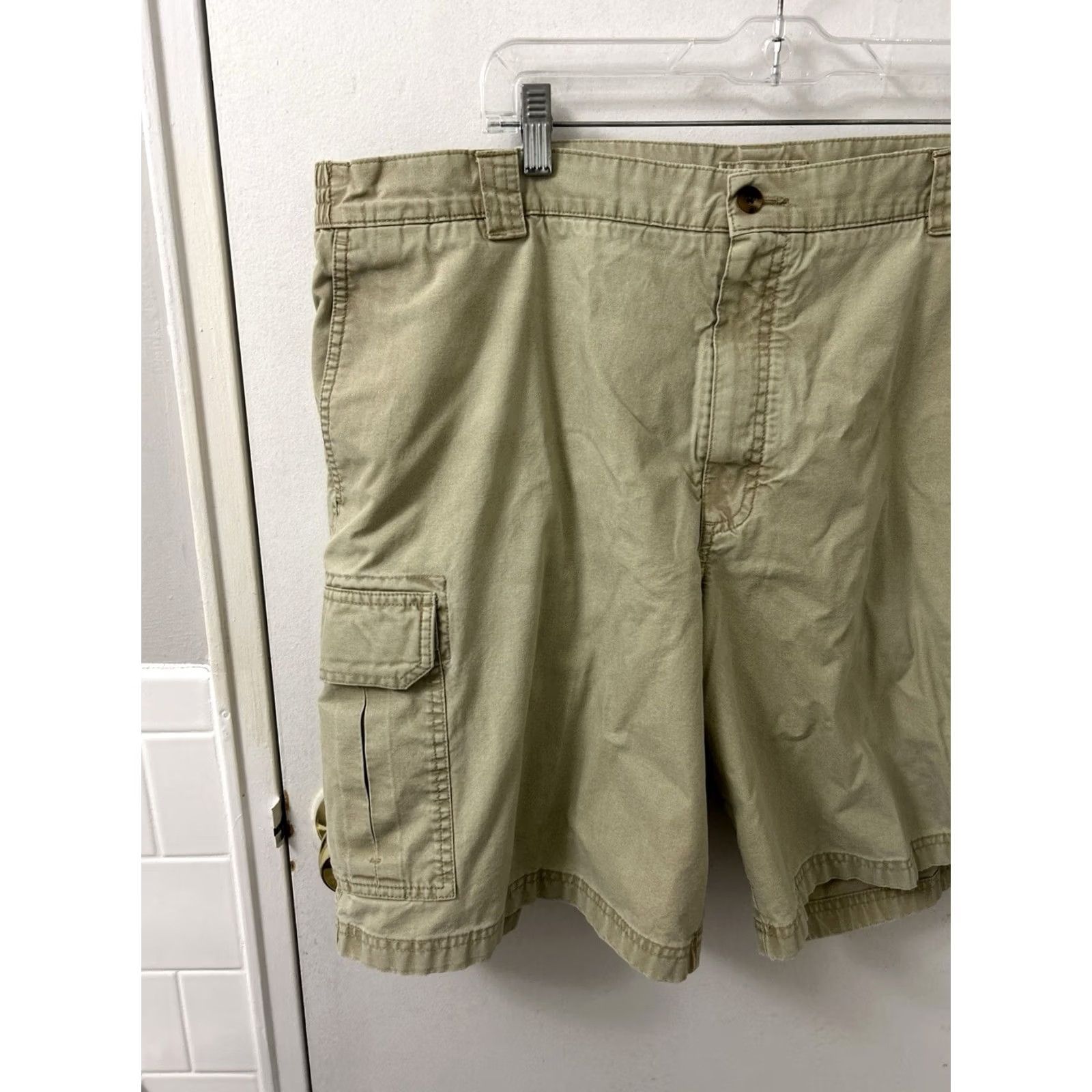 Vintage VINTAGE? No. LL Bean Cargo Shorts Mens 44 Tan Comfort Waist 9" Cargo Pocket 100% Cotton Khaki Short Size US 44 / EU 60 - 2 Thumbnail