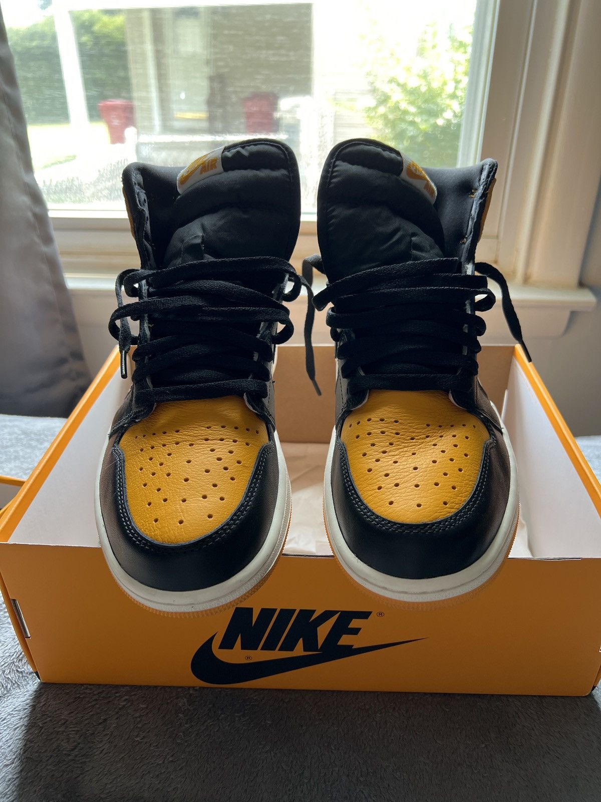 Jordan Brand Air Jordan 1 Retro High Taxi Size US 11 / EU 44 - 4 Thumbnail