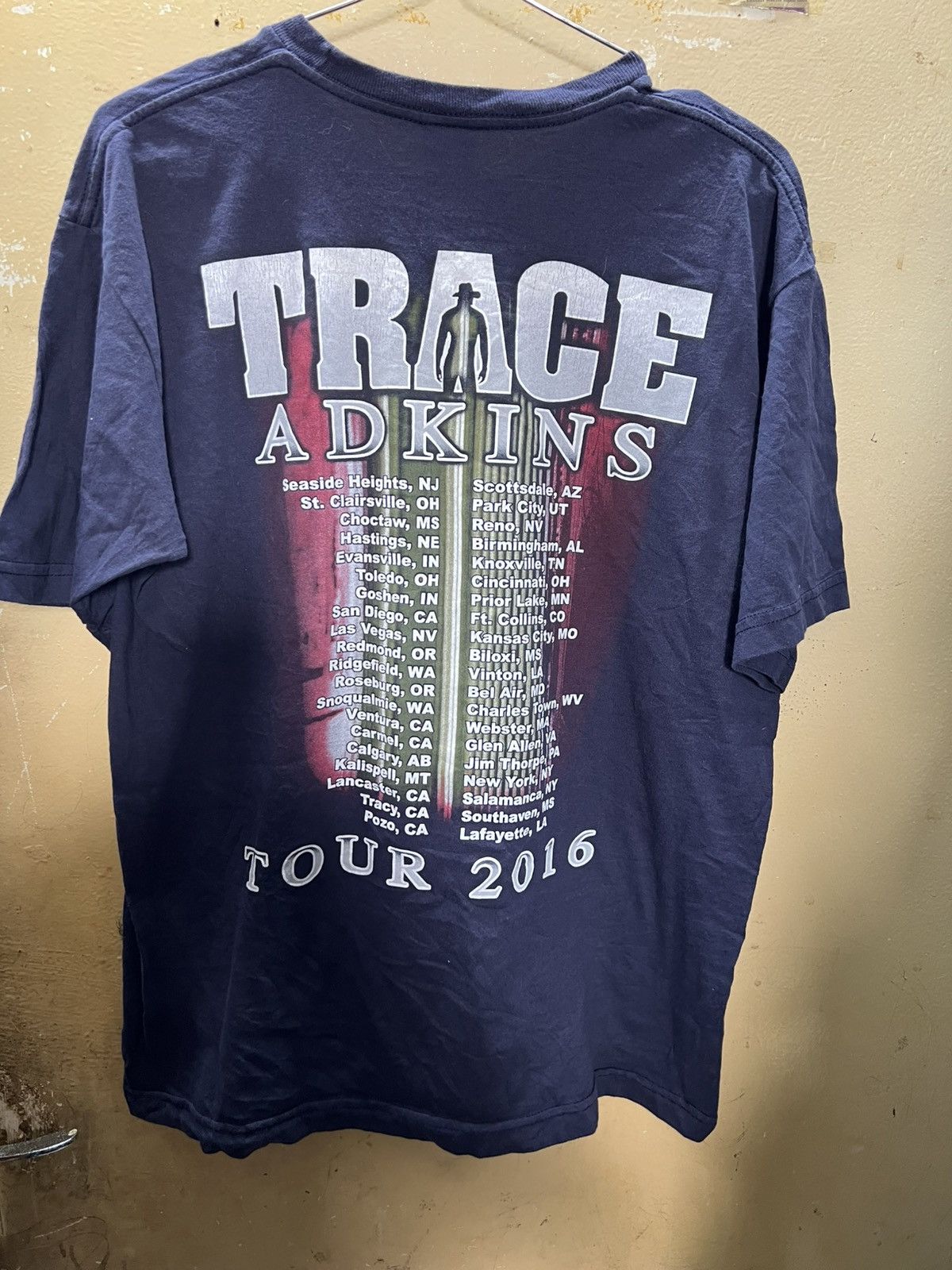 Band Tees Trace adkins tour 2016 tee blue black Size US M / EU 48-50 / 2 - 4 Thumbnail