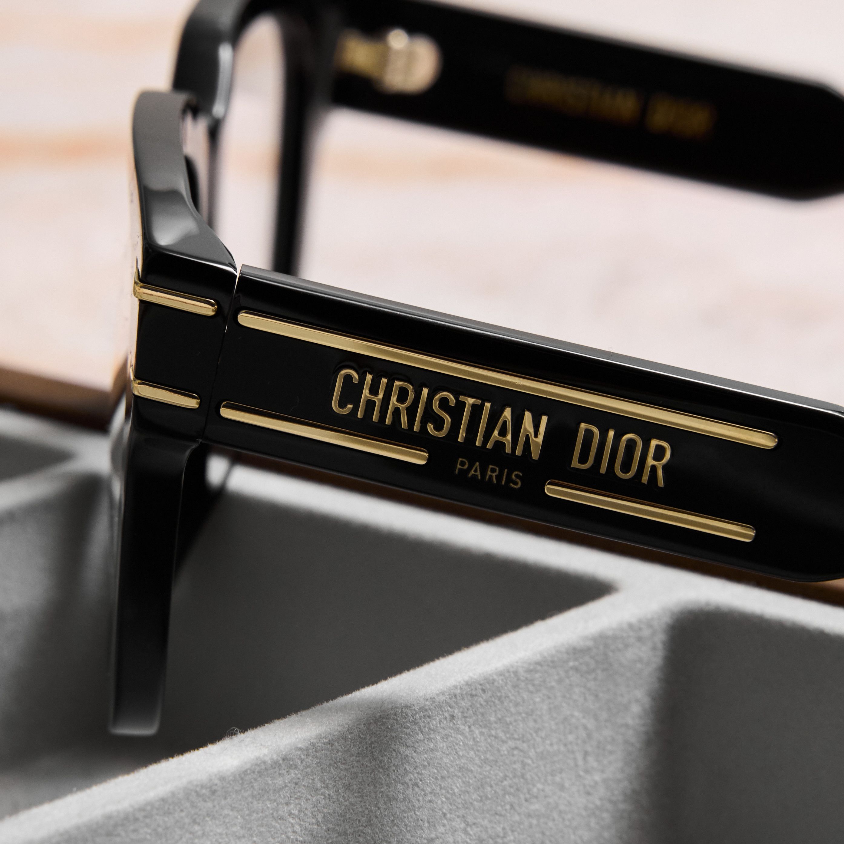 Dior DIOR DIORSIGNATUREO S5I 1000 Sunglasses Size ONE SIZE - 6 Thumbnail