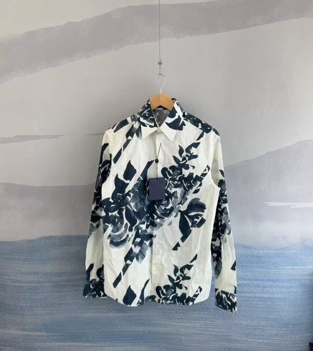 Louis Vuitton Louis Vuitton White Floral Pattern Shirt Size XS / US 0-2 / IT 36-38 - 1 Thumbnail